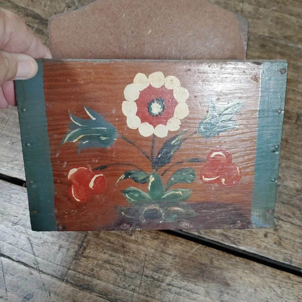 Vintage Primitive Painted Wall Box Hanging Desktop Storage Folk Art Flower Paint